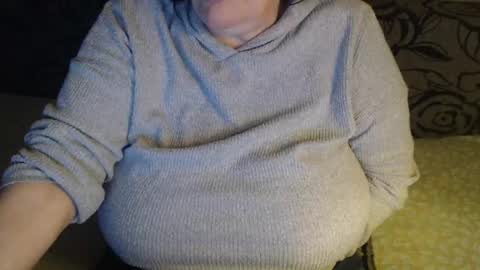 Snapshot of new_milf chatting on May 11, 1:22 am Lilly online show from May 11, 1:22 am