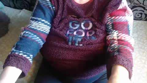 Snapshot of new_milf chatting on May 18, 3:35 am Lilly online show from May 18, 3:35 am