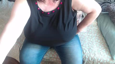 Snapshot of new_milf chatting on May 24, 4:39 am Lilly online show from May 24, 4:39 am