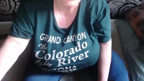 Snapshot of new_milf chatting on May 29, 4:49 pm Lilly online show from May 29, 4:49 pm