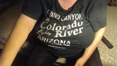 Snapshot of new_milf chatting on May 31, 2:20 am Lilly online show from May 31, 2:20 am
