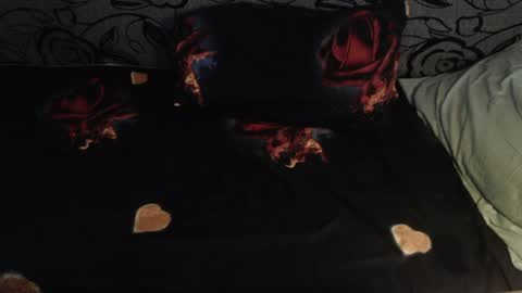 Snapshot of new_milf chatting on June 11, 2:33 am Lilly online show from June 11, 2:33 am