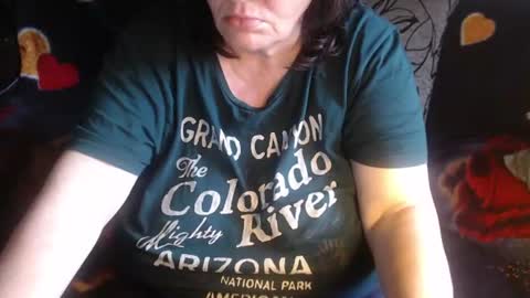 Snapshot of new_milf chatting on June 19, 3:11 am Lilly online show from June 19, 3:11 am