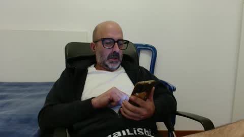 Snapshot of new_simi_74 chatting on October 25, 5:37 am simi online show from October 25, 5:37 am