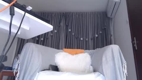 Snapshot of newamore chatting on November 12, 8:41 pm Im Ana ntmu...Please dontt forget to give thump up and follow me kiss online show from November 12, 8:41 pm