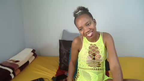 Snapshot of newbootyxx chatting on July 16, 7:03 am newbootyxx online show from July 16, 7:03 am
