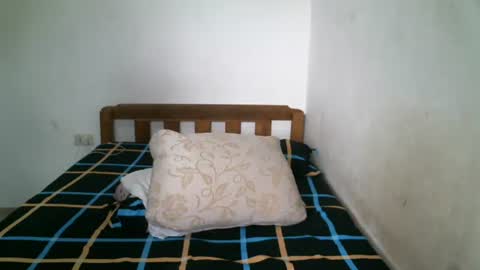 Snapshot of newest_star69 chatting on January 9, 6:48 am Lucy Pearl online show from January 9, 6:48 am