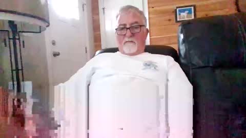 Snapshot of newhallboxer chatting on May 4, 5:42 pm newhallboxer online show from May 4, 5:42 pm