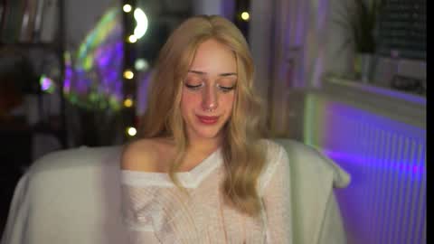 Snapshot of newkitty_18 chatting on March 8, 3:27 pm Nika online show from March 8, 3:27 pm