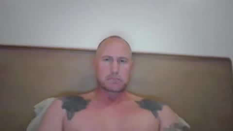 Snapshot of newportman1030 chatting on December 3, 3:36 am amandandhisgirl online show from December 3, 3:36 am