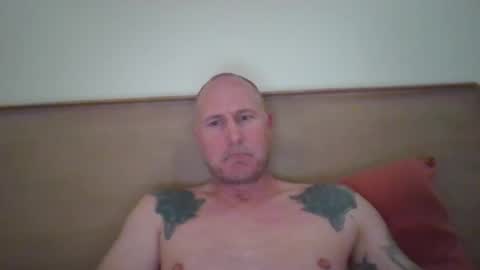 Snapshot of newportman1030 chatting on January 14, 4:18 am amandandhisgirl online show from January 14, 4:18 am