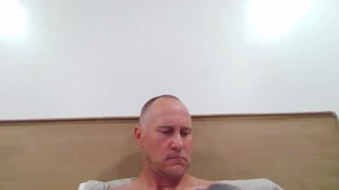 Snapshot of newportman1030 chatting on February 19, 3:24 am amandandhisgirl online show from February 19, 3:24 am