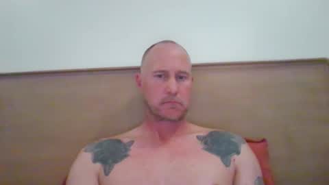 Snapshot of newportman1030 chatting on March 25, 1:44 am amandandhisgirl online show from March 25, 1:44 am