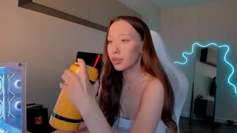 Mina online show from May 5, 7:49 am