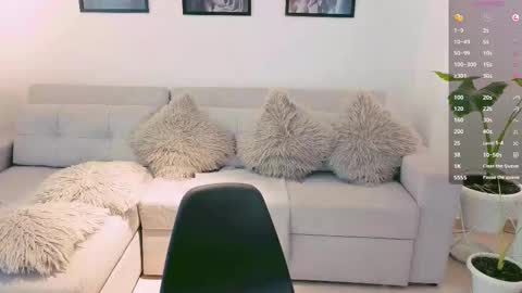 Snapshot of neythan__blaze chatting on October 6, 6:05 pm online show from October 6, 6:05 pm