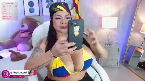 Snapshot of neytiri_moon chatting on June 17, 12:07 pm Sandra online show from June 17, 12:07 pm