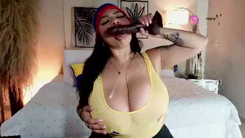 Snapshot of neytiri_moon chatting on July 3, 12:11 pm Sandra online show from July 3, 12:11 pm