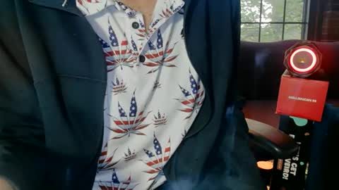 Snapshot of nfgwholoves2cum chatting on May 8, 11:43 pm NFG Nice Friendly Guy Dick online show from May 8, 11:43 pm