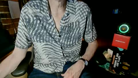 Snapshot of nfgwholoves2cum chatting on May 19, 2:18 am NFG Nice Friendly Guy Dick online show from May 19, 2:18 am