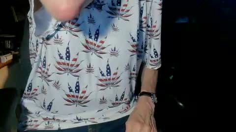 Snapshot of nfgwholoves2cum chatting on July 6, 1:35 am NFG Nice Friendly Guy Dick online show from July 6, 1:35 am