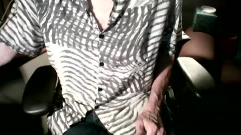 Snapshot of nfgwholoves2cum chatting on July 25, 2:20 am NFG Nice Friendly Guy Dick online show from July 25, 2:20 am
