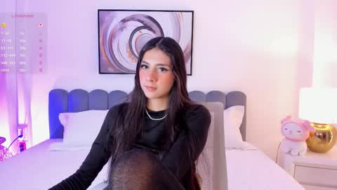 Nia online show from November 14, 7:01 pm