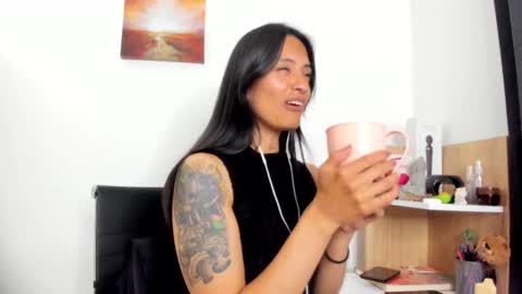 laura  online show from January 15, 11:19 pm