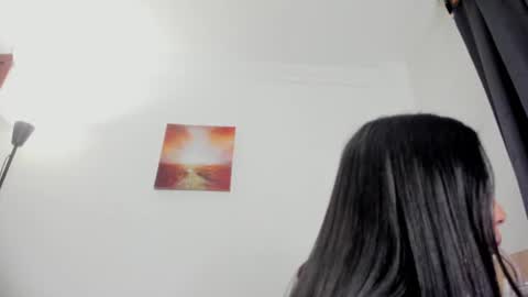 Snapshot of nia__white chatting on July 9, 12:15 am laura online show from July 9, 12:15 am