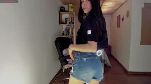 Snapshot of nia_blaze chatting on April 7, 7:14 pm Nia online show from April 7, 7:14 pm