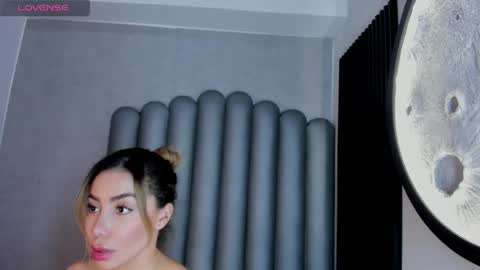 Snapshot of niacrawfordd chatting on May 14, 11:33 pm niacrawfordd online show from May 14, 11:33 pm
