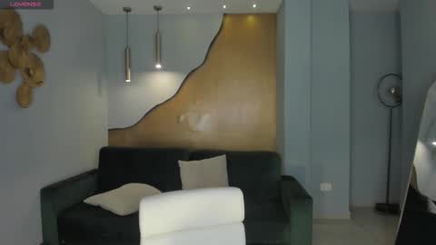 SQUIRTER DOLL    online show from October 11, 5:55 pm