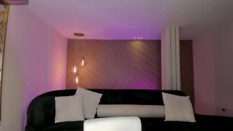 SQUIRTER DOLL    online show from February 5, 6:12 pm