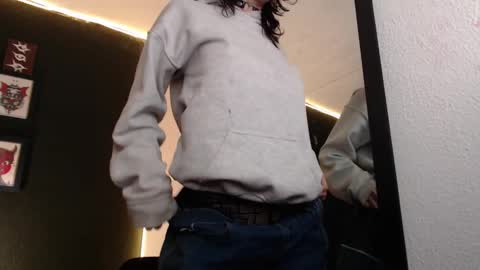 Snapshot of niakat_ chatting on December 3, 3:52 am  niakat  online show from December 3, 3:52 am