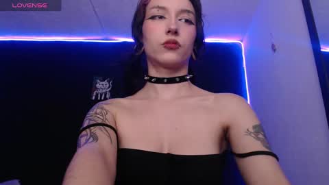 Snapshot of niakat_ chatting on December 17, 1:18 am  niakat  online show from December 17, 1:18 am