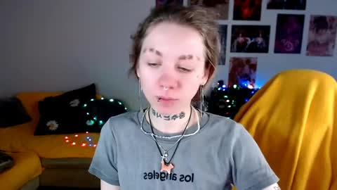 nica_kawaii online show from May 11, 5:24 am