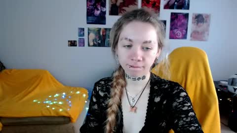 nica_kawaii online show from May 18, 4:07 am
