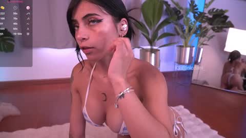 Snapshot of nicdani_1 chatting on January 19, 9:23 pm Dani 3 online show from January 19, 9:23 pm