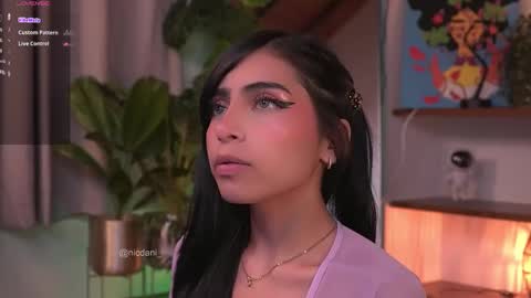 Snapshot of nicdani_1 chatting on February 25, 2:25 am Dani 3 online show from February 25, 2:25 am