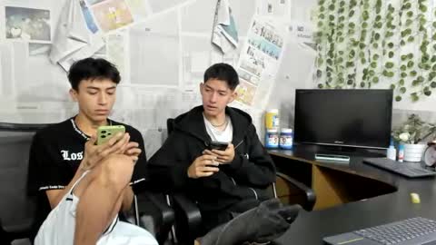nice_boys11 online show from June 23, 1:31 pm