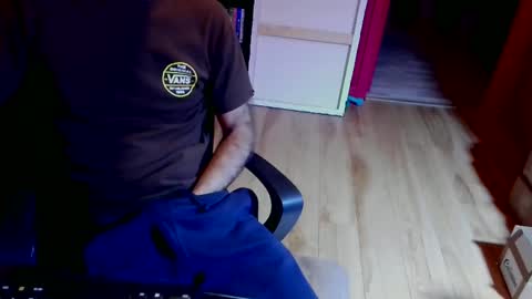 Snapshot of nicecck24 chatting on December 2, 5:37 am nicecck24 online show from December 2, 5:37 am