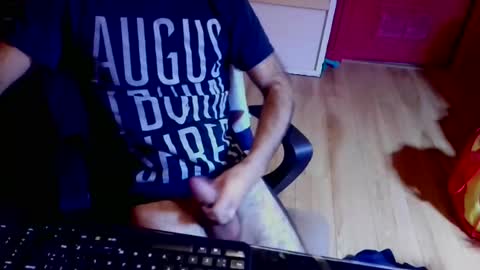 Snapshot of nicecck24 chatting on December 16, 8:09 am nicecck24 online show from December 16, 8:09 am