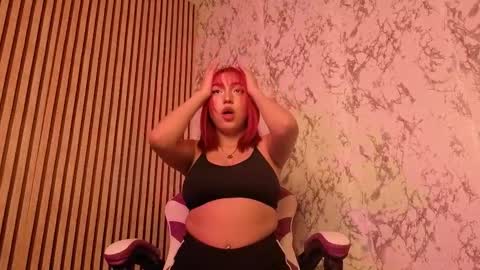 Snapshot of nicecherry_ chatting on November 11, 9:15 pm Michell online show from November 11, 9:15 pm