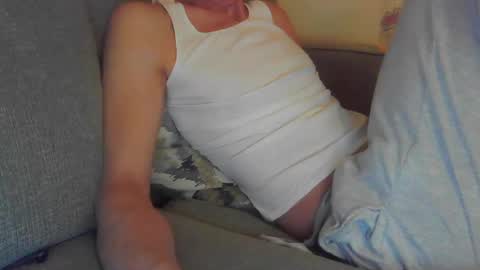 Snapshot of niceguyandrew chatting on March 9, 10:52 pm Andrew online show from March 9, 10:52 pm