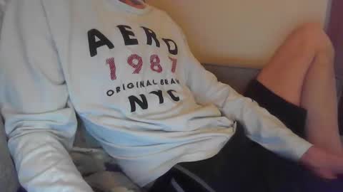 Snapshot of niceguyandrew chatting on December 18, 10:38 pm Andrew online show from December 18, 10:38 pm