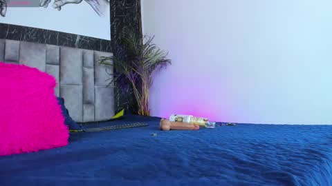 Nicolle  online show from February 17, 3:09 pm