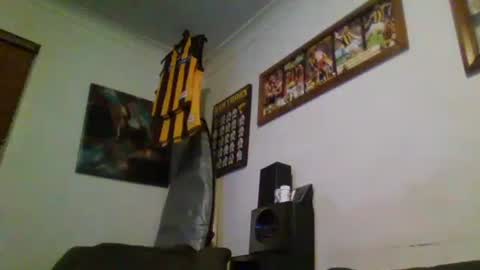 Snapshot of niceozziecockxxx chatting on February 23, 11:44 am Sexiishaine online show from February 23, 11:44 am