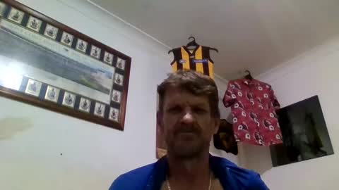 Snapshot of niceozziecockxxx chatting on November 27, 5:20 am Sexiishaine online show from November 27, 5:20 am