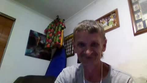 Snapshot of niceozziecockxxx chatting on December 21, 3:41 pm Sexiishaine online show from December 21, 3:41 pm