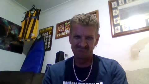 Snapshot of niceozziecockxxx chatting on January 17, 5:38 pm Sexiishaine online show from January 17, 5:38 pm