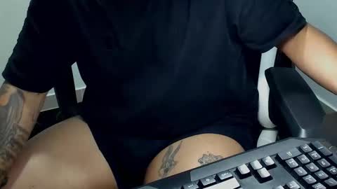 Snapshot of nicepussyandcock chatting on October 24, 2:08 am Camila And Steeven online show from October 24, 2:08 am